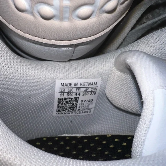 Adidas Women's White Sneakers LIKE NEW - Picture 6 of 6